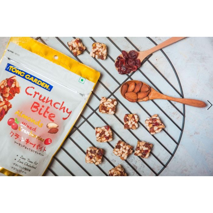 Crunchy Bite Almonds Mixed Cranberries 